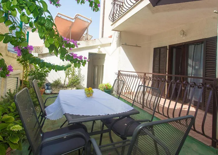 Split-podstrana شقة *